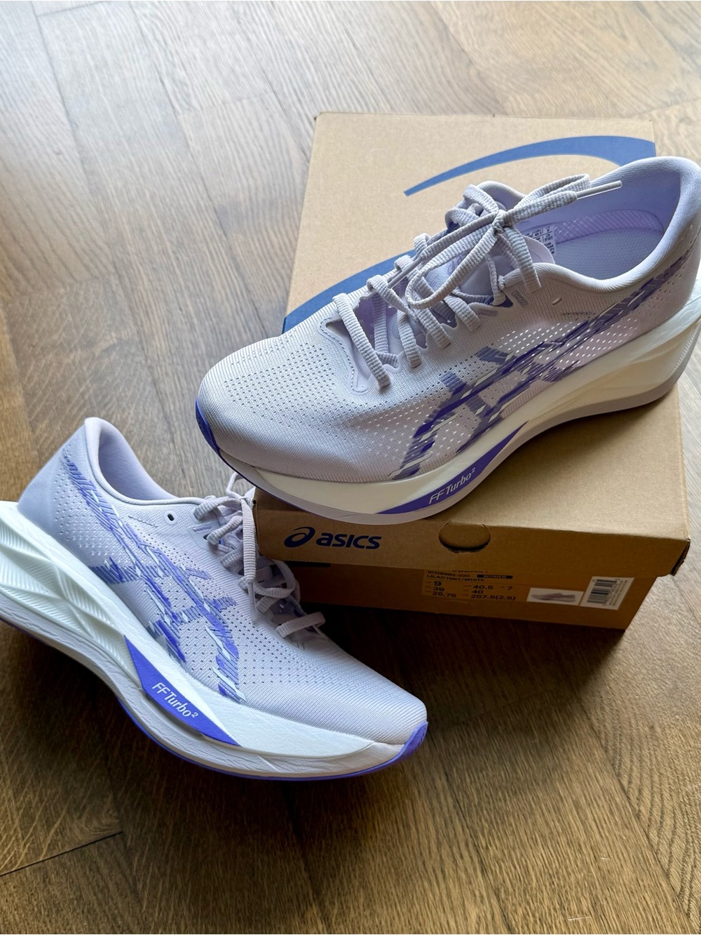 Like new Women’s ASICS SONICBLAST in Lilac Hint/White Size 9